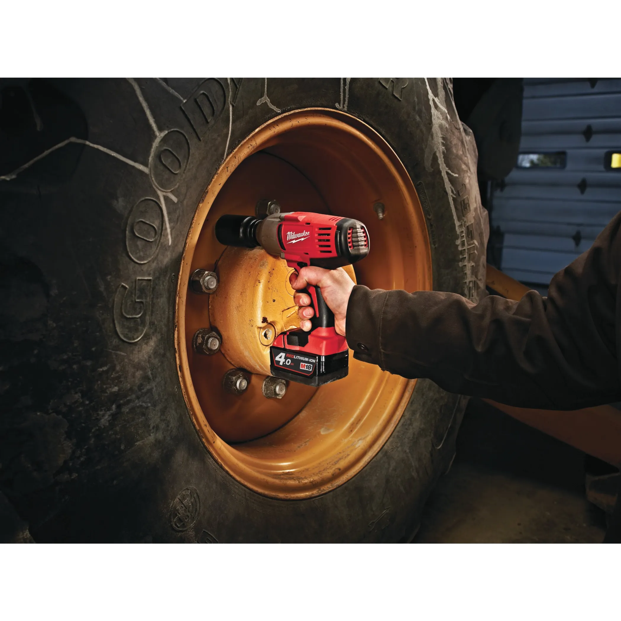 Аккумуляторный ударный гайковерт с фиксацией пином Milwaukee HD18 HIW-402C (1/2'')  (Арт. 4933441260)