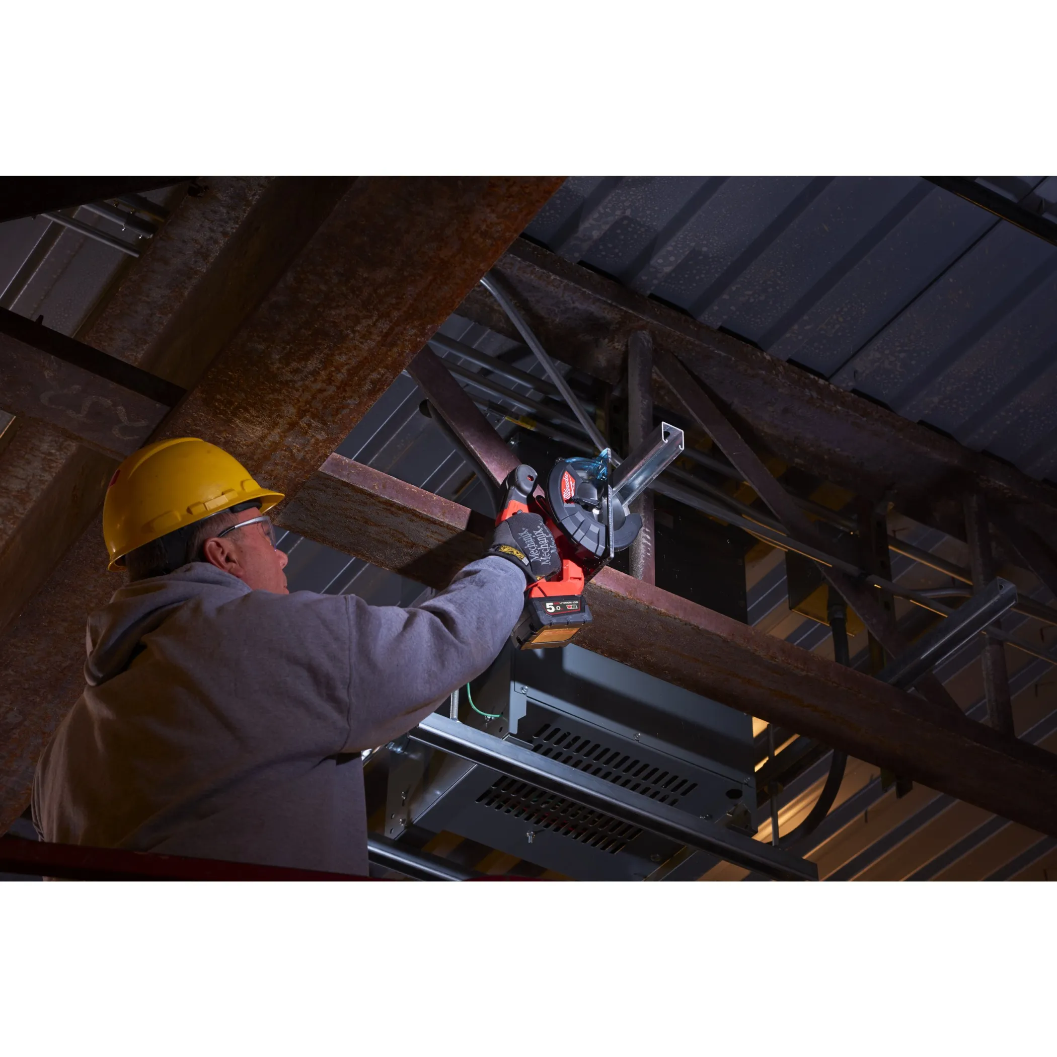 Аккумуляторная циркулярная пила по металлу Milwaukee M18 FMCS-502X FUEL  (Арт. 4933459193)
