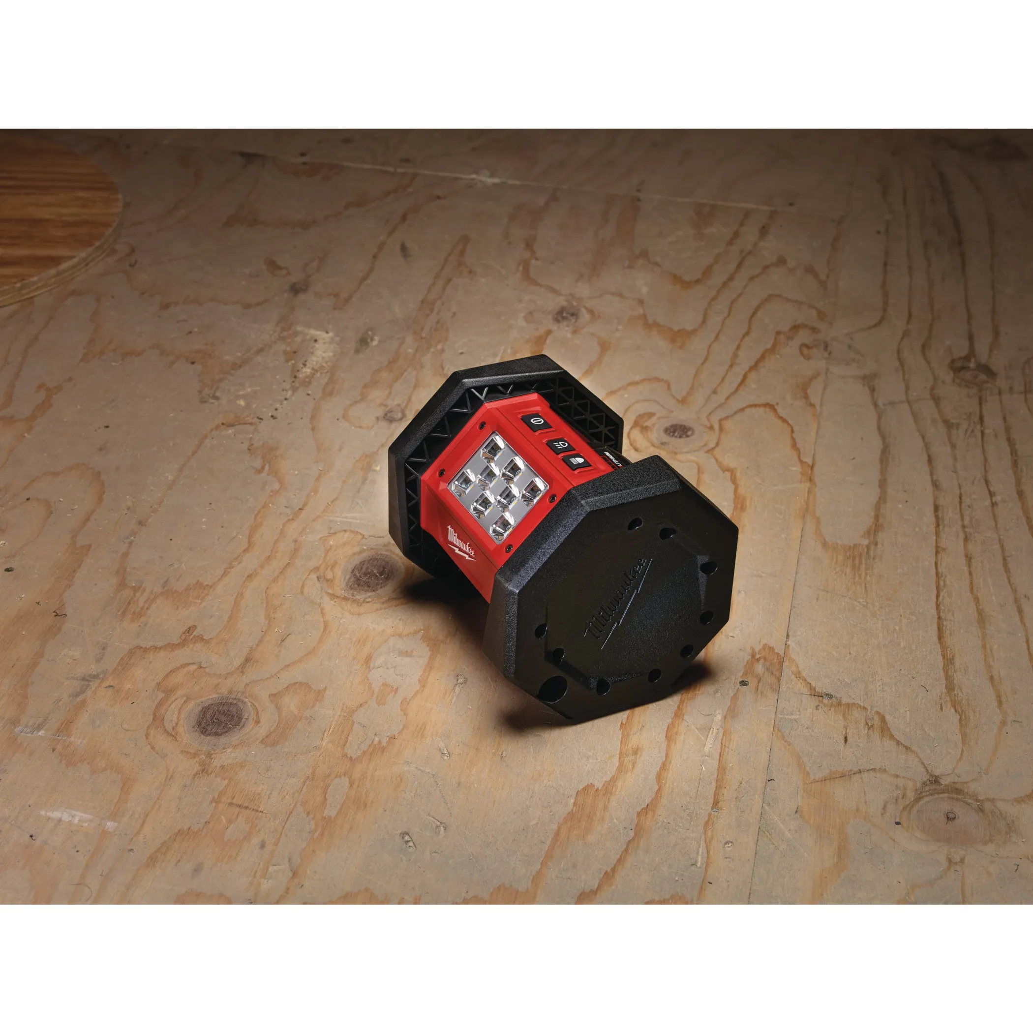 Аккумуляторный светодиодный прожектор Milwaukee M18 AL-0  (Арт. 4932430392)