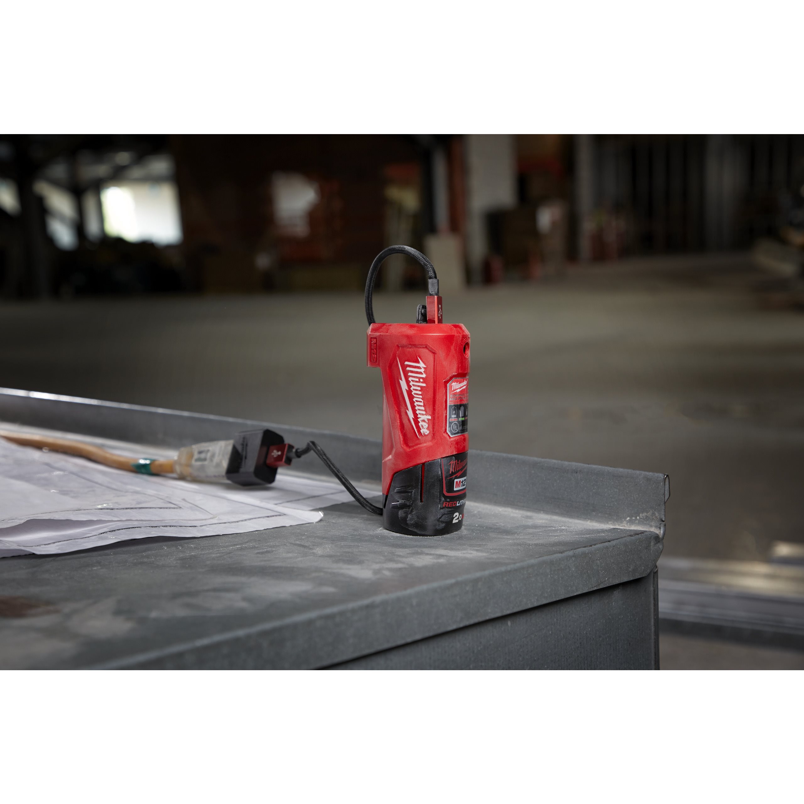 Дорожное зарядное устройство Milwaukee M12 TC  (Арт. 4932459450)