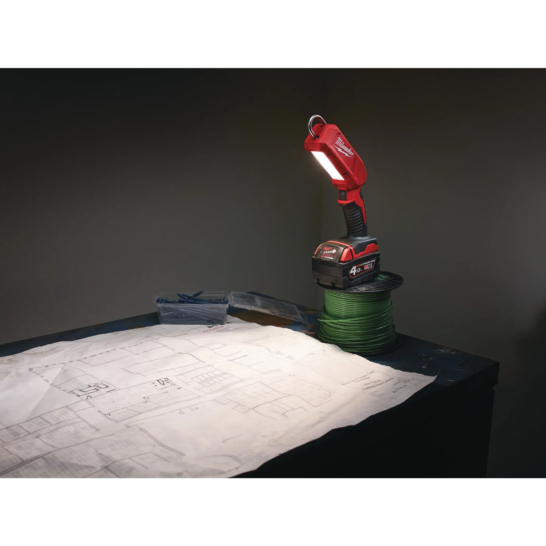 Аккумуляторный светодиодный фонарь Milwaukee M18 IL-0  (Арт. 4932430564)