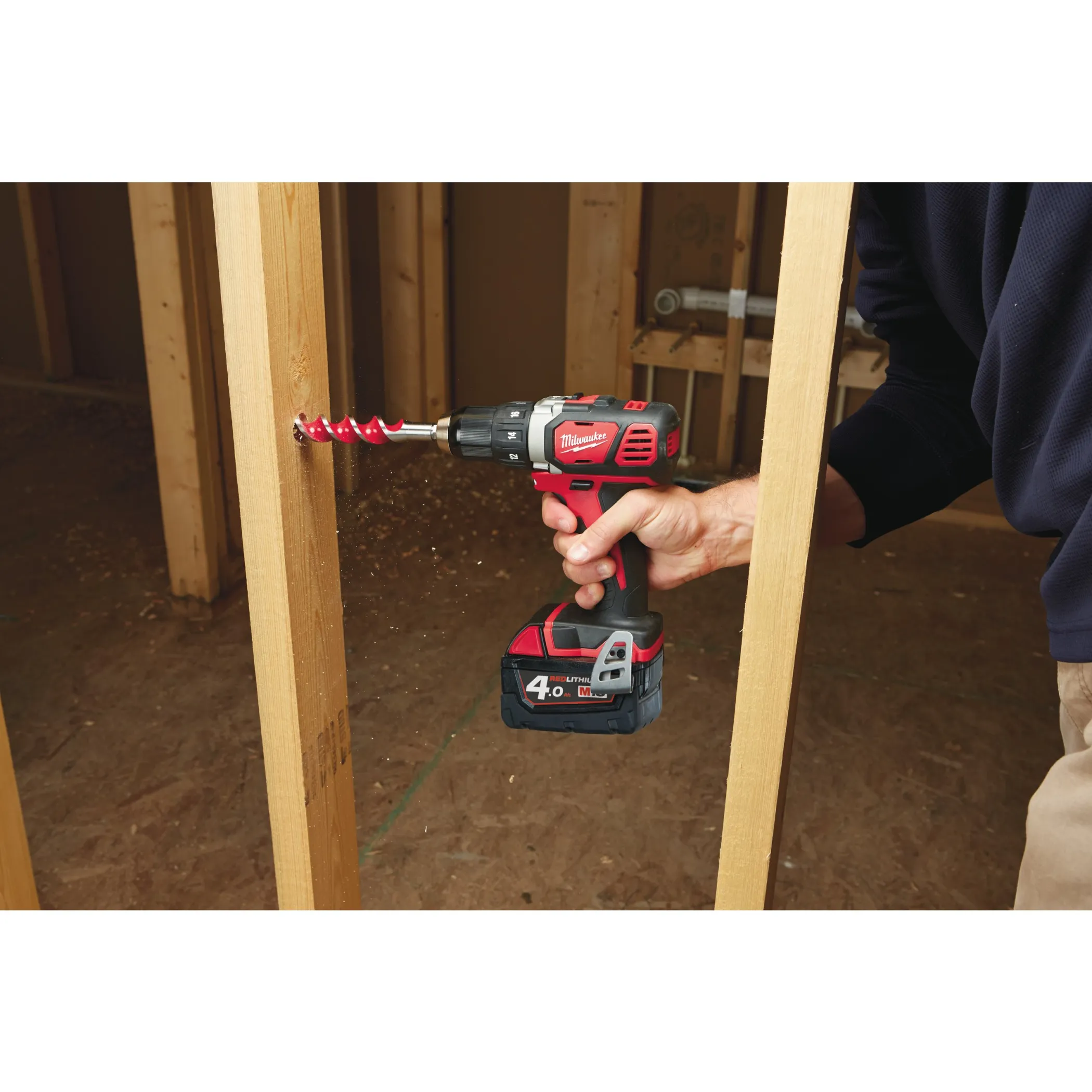 Аккумуляторная безударная дрель-шуруповерт Milwaukee M18 BDD-402C  (Арт. 4933443565)