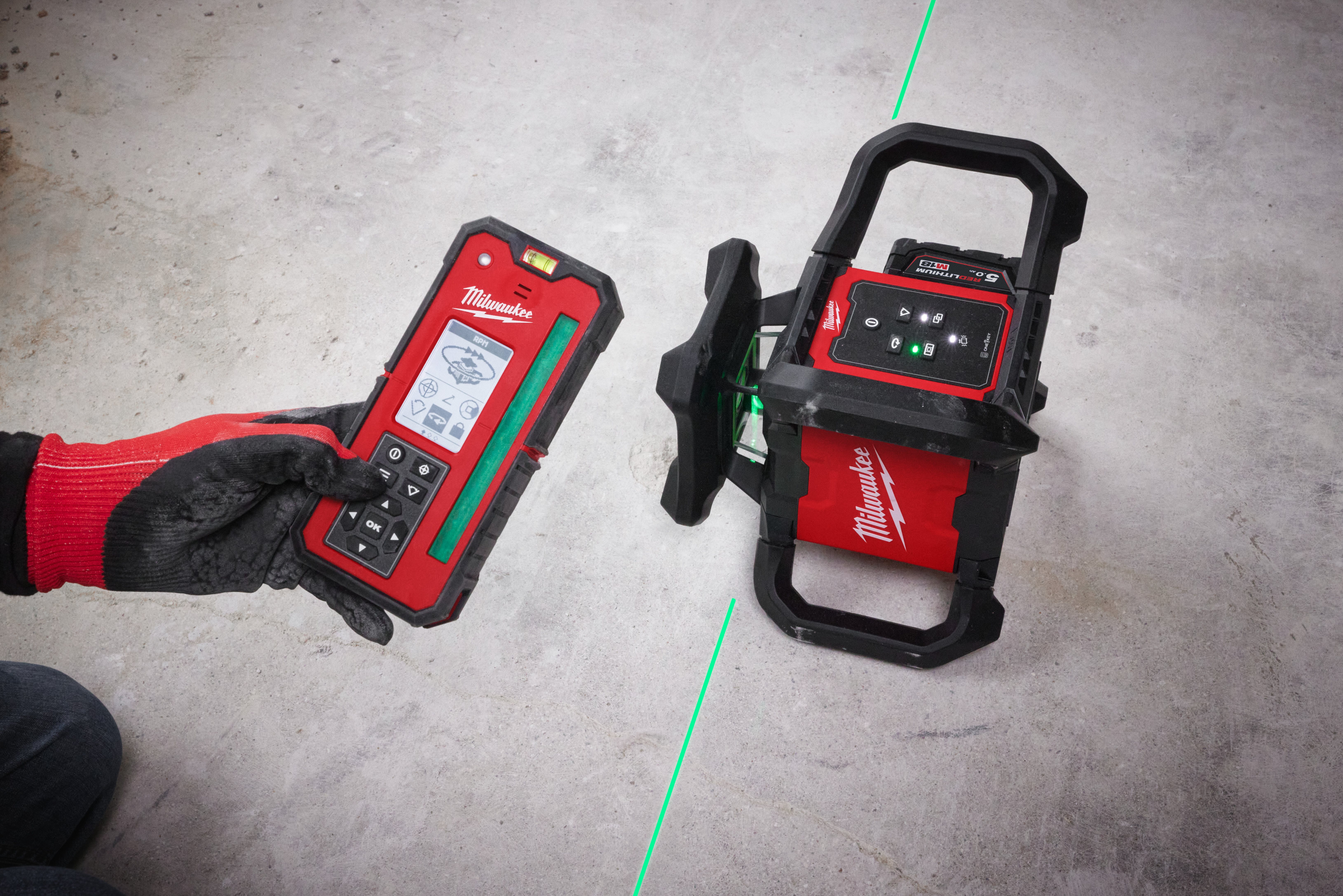 Аккумуляторный ротационный лазерный нивелир с зеленым лучом Milwaukee M18 RLOHVG300-501C (Арт. 4933493194)
