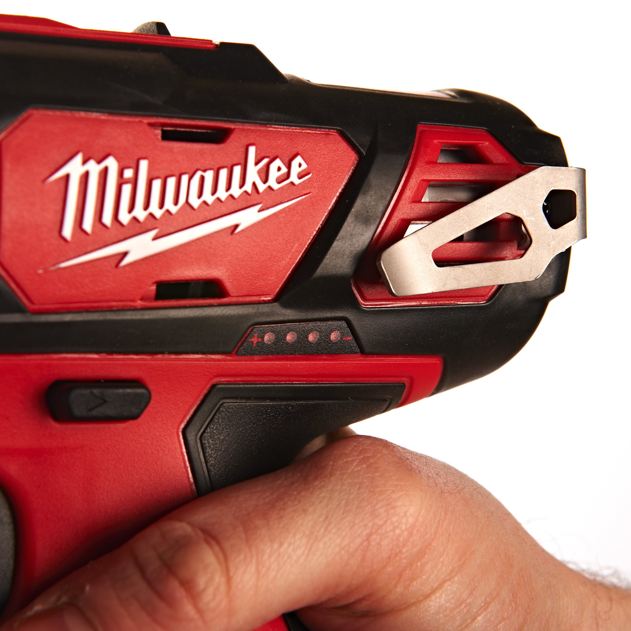 Аккумуляторная безударная дрель-шуруповерт Milwaukee M12 BDD-402С  (Арт. 4933441925)