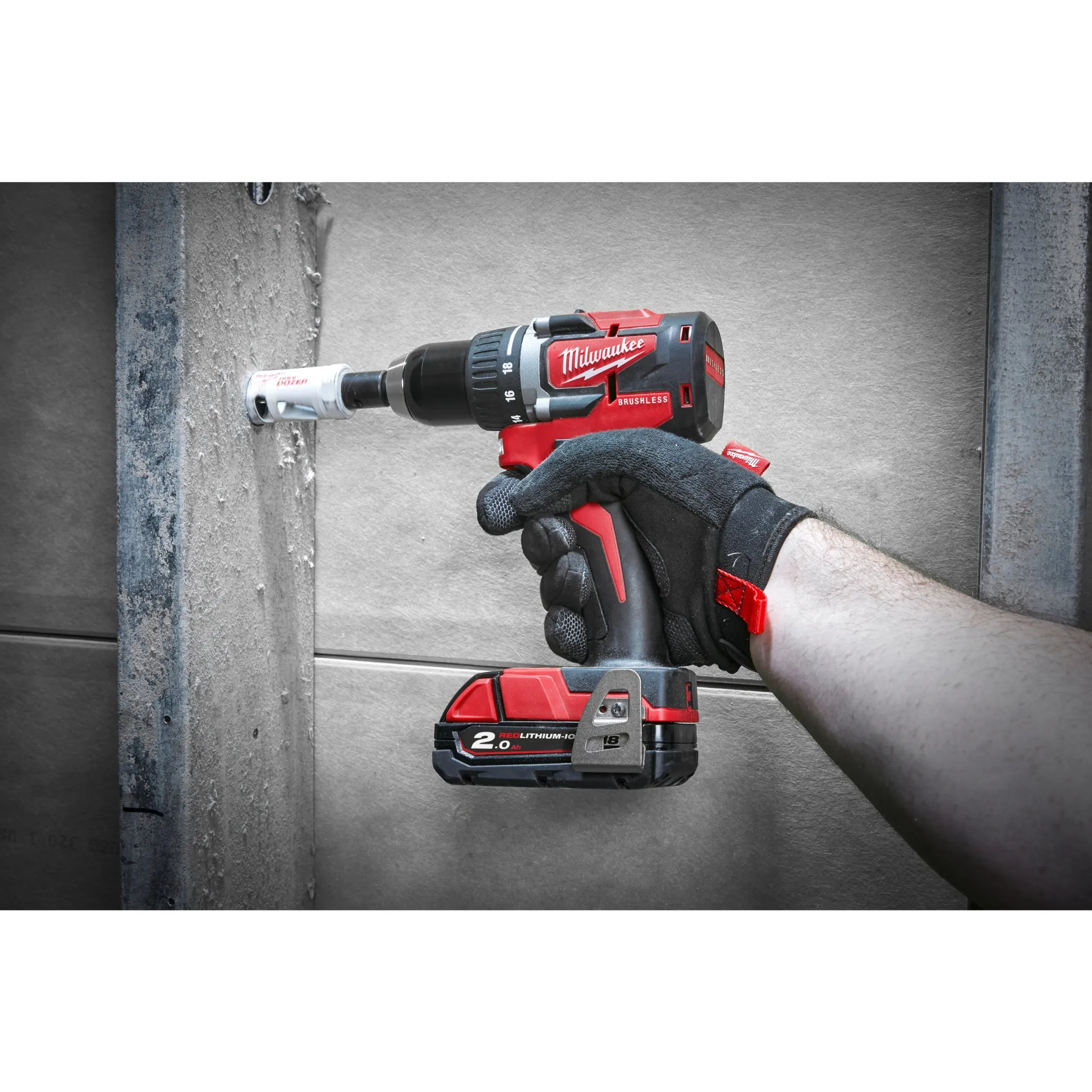 Аккумуляторная безударная дрель-шуруповерт Milwaukee M18 CBLDD-202C  (Арт. 4933464317)