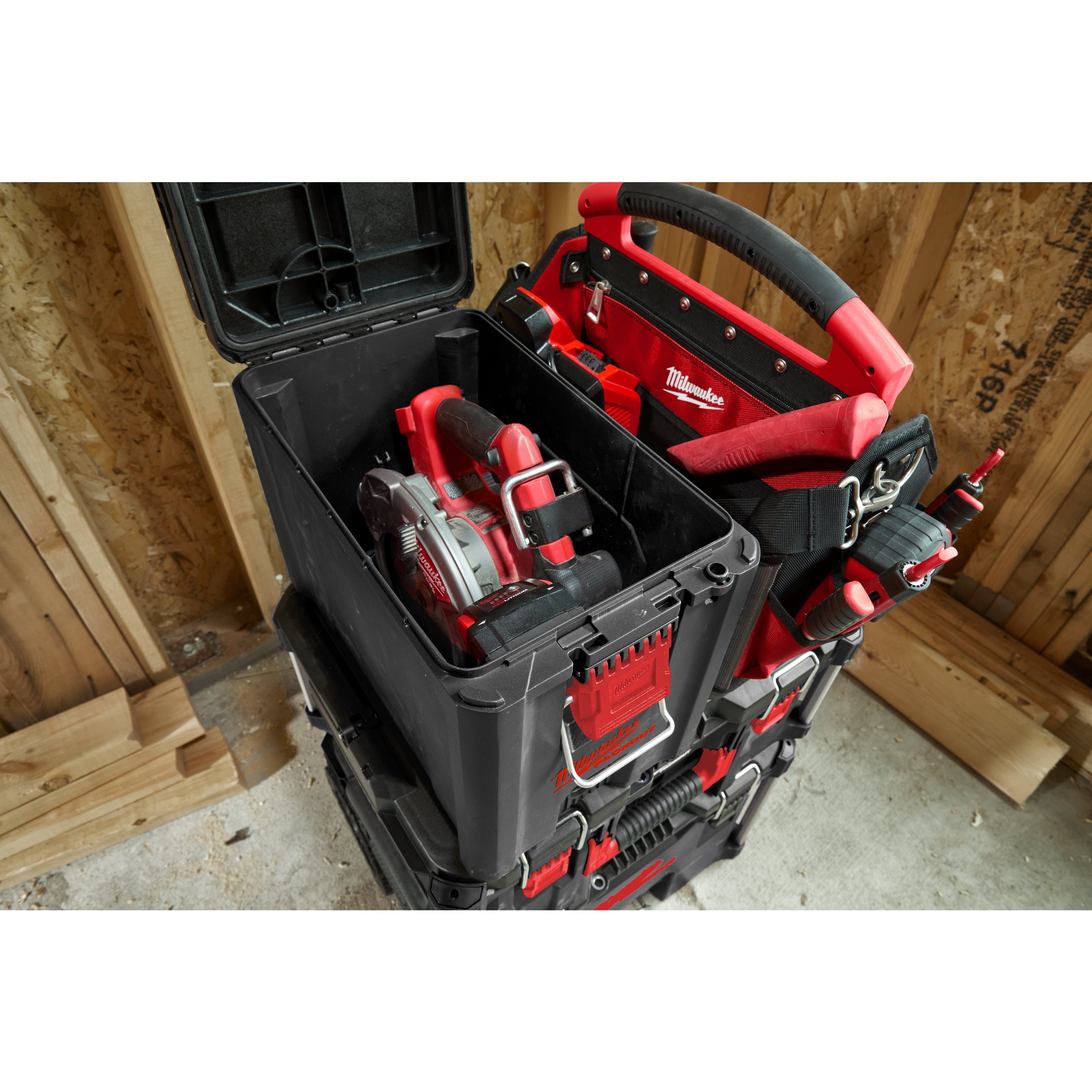 Ящики milwaukee packout. Ящик для инструментов Milwaukee Packout. Milwaukee 4932464079 большой кейс Packout Milwaukee. Набор кейсов Milwaukee Packout. Milwaukee Packout 10.