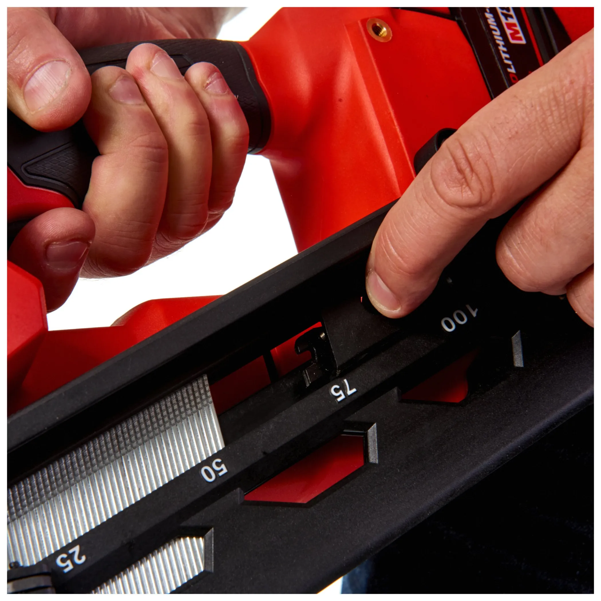 Аккумуляторный гвоздезабиватель(нейлер) с наклонным магазином Milwaukee M18 CN16GA-0X FUEL  (Арт. 4933451958)