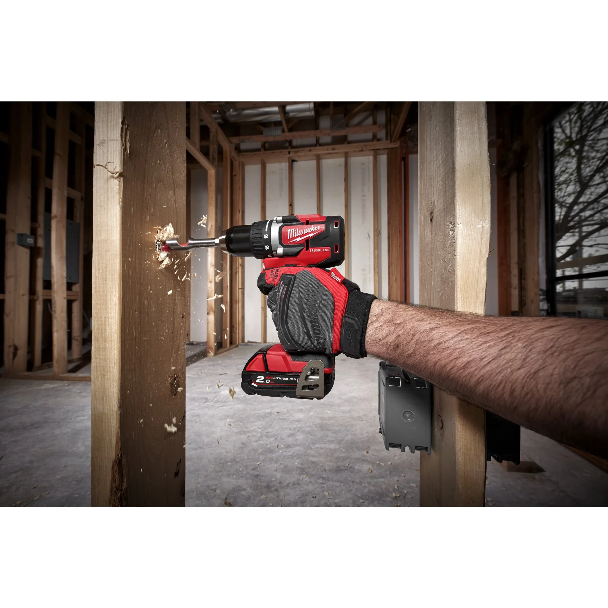 Аккумуляторная безударная дрель-шуруповерт Milwaukee M18 CBLDD-202C  (Арт. 4933464317)