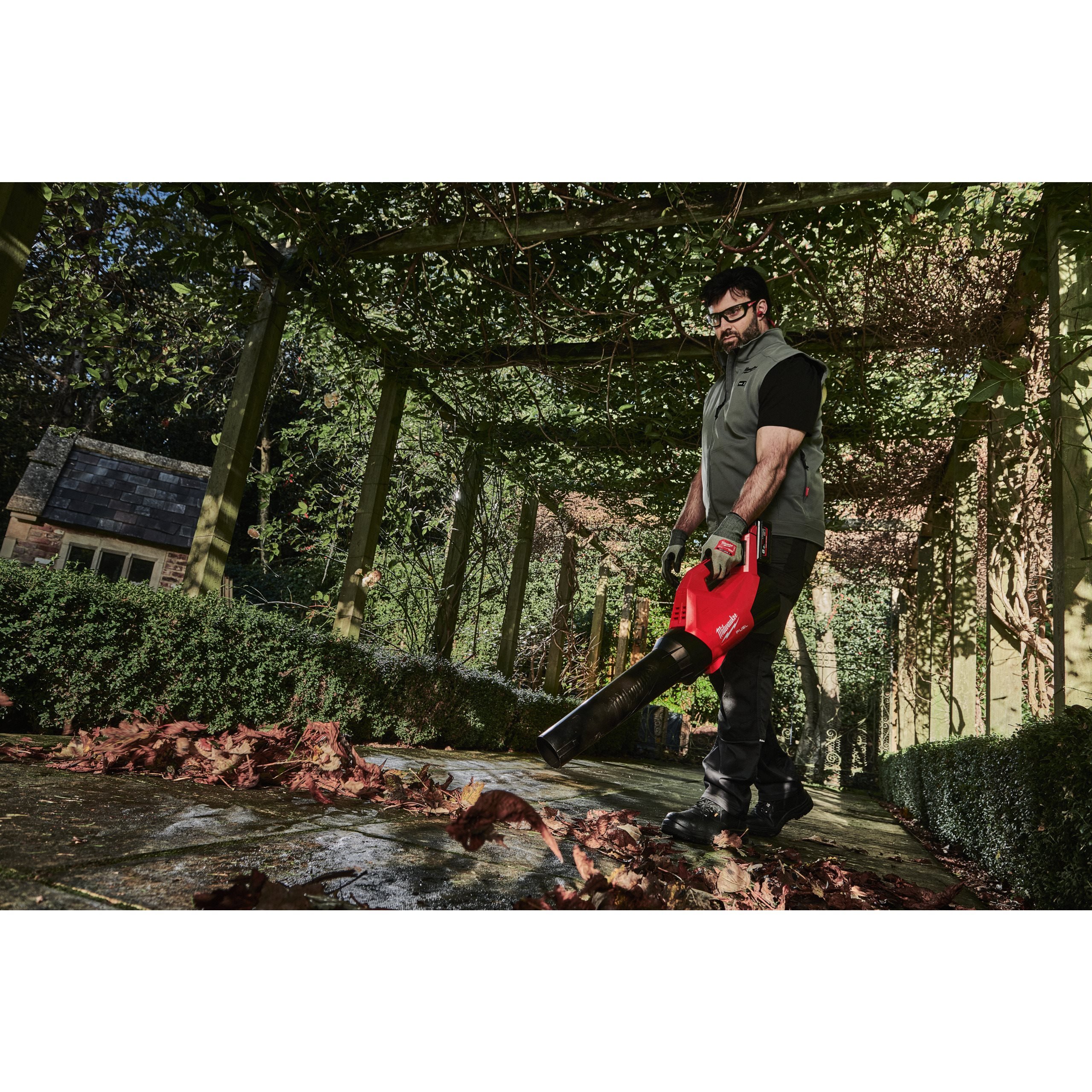 Аккумуляторная воздуходувка Milwaukee M18 FBLG3-802 (Арт. 4933493302)