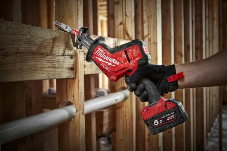Аккумуляторная компактная сабельная пила Milwaukee M18 FHZ-0 FUEL (Арт. 4933498064)