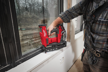 Аккумуляторный гвоздезабиватель(нейлер) с прямым магазином Milwaukee M18 FN16GS-0X FUEL (Арт. 4933493353)