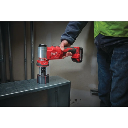 Гидравлический пробойник для отверстий Milwaukee M18 HKP-201C FORCE LOGIC™  (Арт. 4933451202)