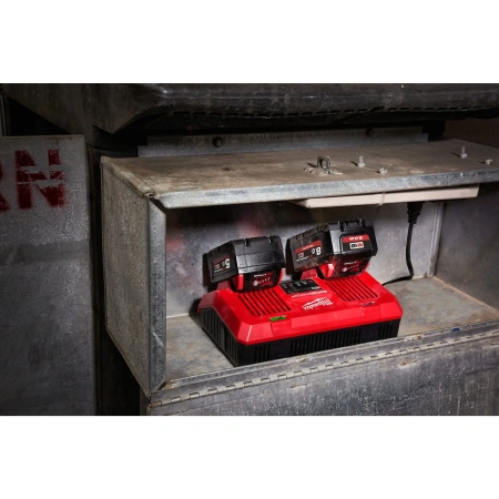 Сверхбыстрое зарядное устройство Milwaukee M18 DFC на 2 порта  (Арт. 4932472073)