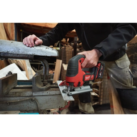 Аккумуляторный лобзик Milwaukee M18 BJS-402C  (Арт. 4933451389)