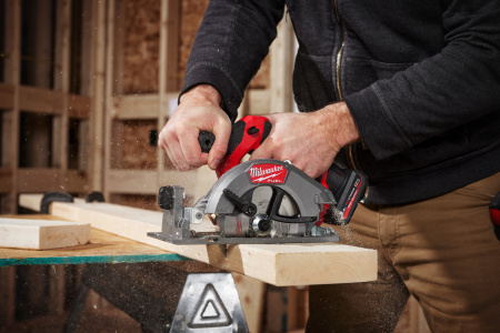 Аккумуляторная компактная циркулярная пила по дереву Milwaukee M12 FCS442-0X (замена для 4933448225) (Арт. 4933493488)