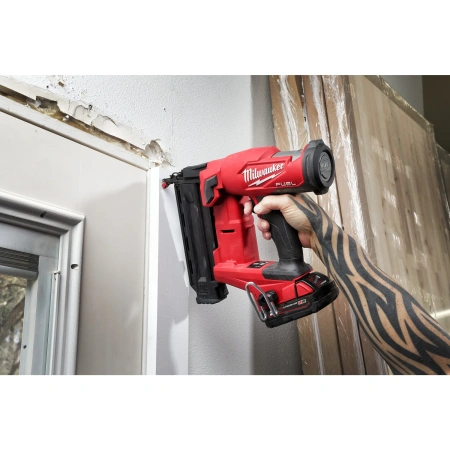 Аккумуляторный гвоздезабиватель(нейлер) с прямым магазином Milwaukee M18 FN18GS-202X FUEL  (Арт. 4933471407)