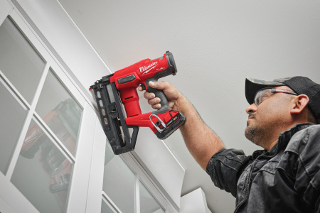 Аккумуляторный гвоздезабиватель(нейлер) с прямым магазином Milwaukee M18 FN16GS-0X FUEL (Арт. 4933493353)