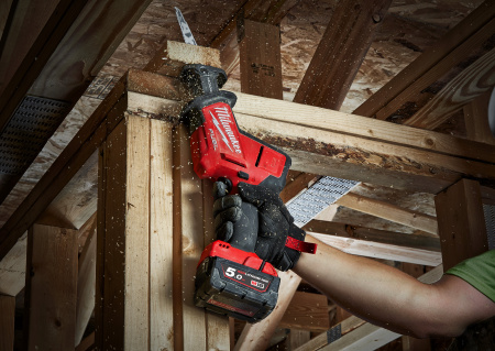 Аккумуляторная компактная сабельная пила Milwaukee M18 FHZ-0 FUEL (Арт. 4933498064)