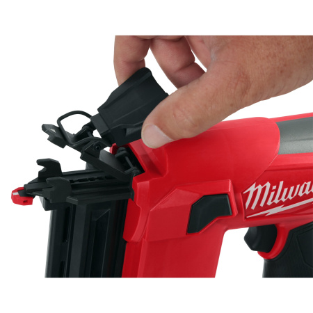 Аккумуляторный гвоздезабиватель(нейлер) с прямым магазином Milwaukee M12 FCN18GS-202X FUEL (Арт. 4933493355)