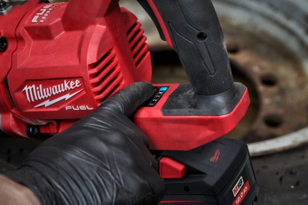 Аккумуляторный высокомоментный ударный гайковёрт с D-образной рукояткой, фрикционным кольцом и удлиненным шпинделем Milwaukee M18 ONEFHIWF1D-121C [FORGE™] FUEL ONE-KEY (1'') (замена для 4933471756) (Арт. 4933499251)