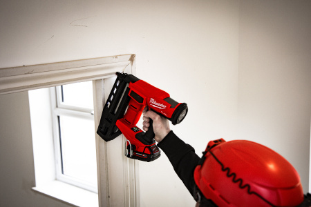 Аккумуляторный гвоздезабиватель(нейлер) с прямым магазином Milwaukee M18 FN16GS-0X FUEL (Арт. 4933493353)
