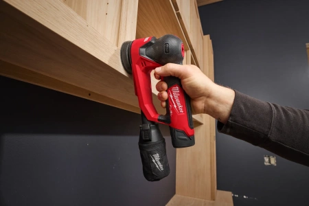 Аккумуляторная эксцентриковая шлифовальная машина Milwaukee M12 FSDR75-0B FUEL (Арт. 4933498232)