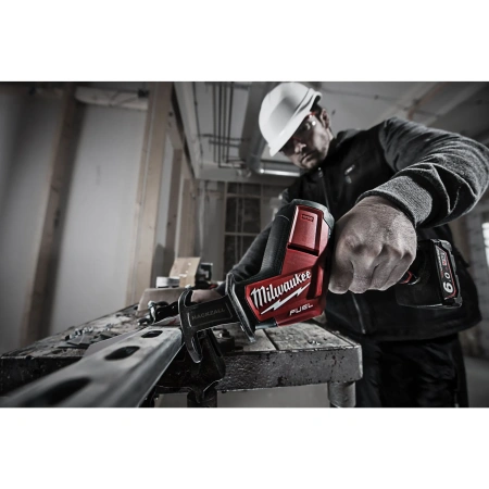 Аккумуляторная компактная сабельная пила Milwaukee M12 CHZ-602X FUEL HACKZALL  (Арт. 4933451511)