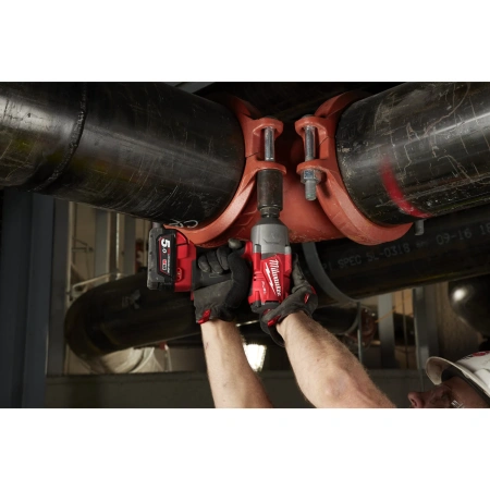 Аккумуляторный высокомоментный ударный гайковёрт с фиксацией пином Milwaukee M18 FHIWP12-502X FUEL (1/2'')  (Арт. 4933459693)