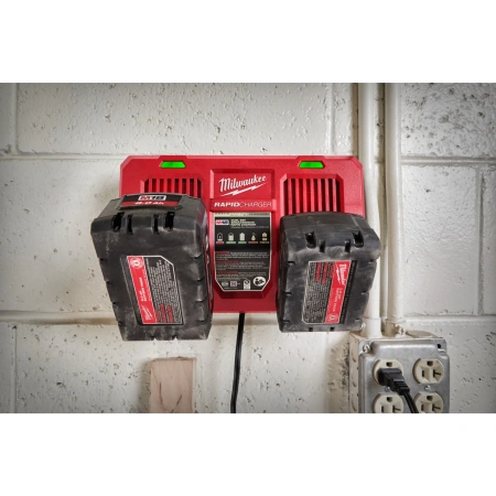 Сверхбыстрое зарядное устройство Milwaukee M18 DFC на 2 порта  (Арт. 4932472073)