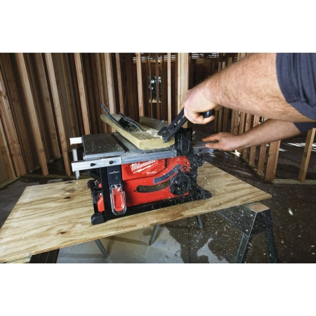 Аккумуляторная настольная пила Milwaukee M18 FTS210-121B FUEL ONE-KEY  (Арт. 4933464225)