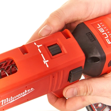 Аккумуляторный шуруповерт для работ по гипсокартону Milwaukee M18 FSGC-202X FUEL  (Арт. 4933459199)