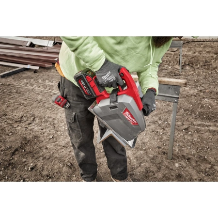 Аккумуляторная циркулярная пила по металлу Milwaukee M18 FMCS66-121C FUEL  (Арт. 4933472111)