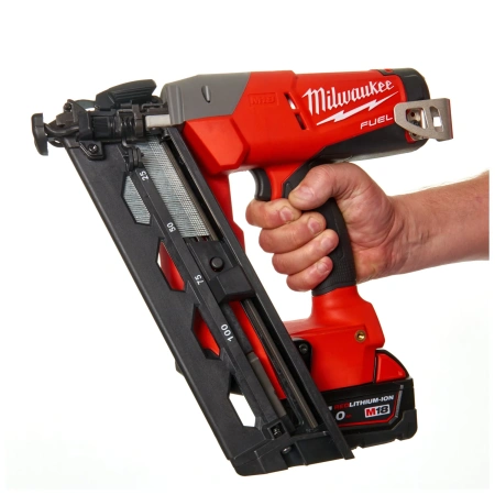 Аккумуляторный гвоздезабиватель(нейлер) с наклонным магазином Milwaukee M18 CN16GA-0X FUEL  (Арт. 4933451958)