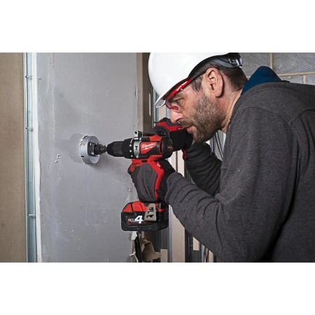 Аккумуляторная ударная дрель-шуруповерт Milwaukee M18 BLPD2-502X  (Арт. 4933464517)