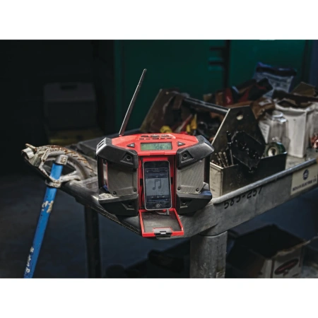 Радио с возможностью подключения MP3 плееров Milwaukee M12 C12 JSR-0  (Арт. 4933416365)