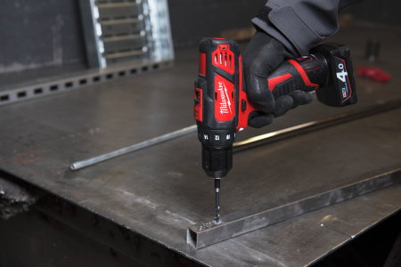 Аккумуляторная безударная дрель-шуруповерт Milwaukee M12 BDD-201C (Арт. 4933479439)