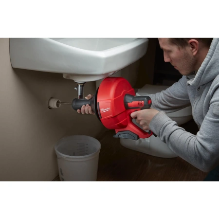 Аккумуляторная прочистная машина Milwaukee M12 BDC6-202C  (Арт. 4933451635)