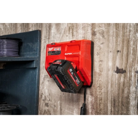 Сверхбыстрое зарядное устройство Milwaukee M12-18 SC  (Арт. 4932471736)