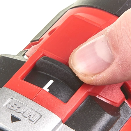 Аккумуляторная безударная дрель-шуруповерт Milwaukee M18 CBLDD-402C  (Арт. 4933464539)
