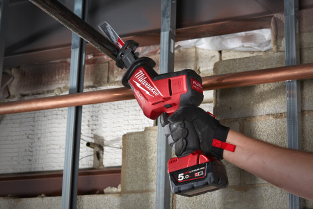 Аккумуляторная компактная сабельная пила Milwaukee M18 FHZ-0 FUEL (Арт. 4933498064)