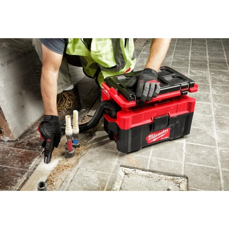 Аккумуляторный пылесос для воды и сухого мусора Milwaukee M18 FPOVCL-0 FUEL PACKOUT  (Арт. 4933478187)