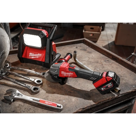 Аккумуляторная углошлифовальная машина (УШМ, Болгарка) Milwaukee M18 FSAG125 XB-502X FUEL 125мм (Li-Ion 5 Ач) (Арт. 4933478430)