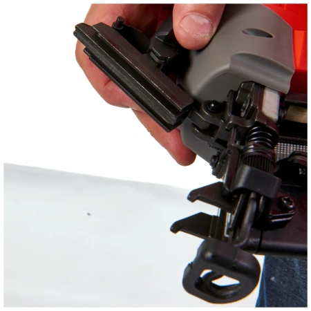 Аккумуляторный гвоздезабиватель(нейлер) с наклонным магазином Milwaukee M18 CN16GA-202X FUEL  (Арт. 4933451570)