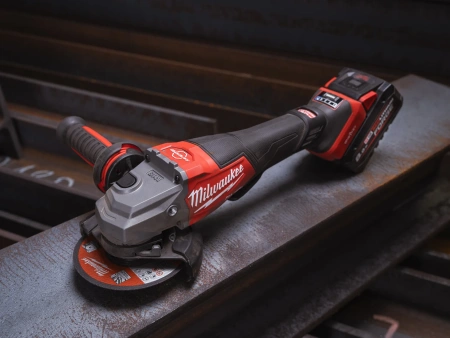 Аккумуляторная углошлифовальная машина (УШМ, Болгарка) Milwaukee M18 FHSAGO125 VXPDB2-802X FUEL ONE-KEY 125мм (Арт. 4933493420)