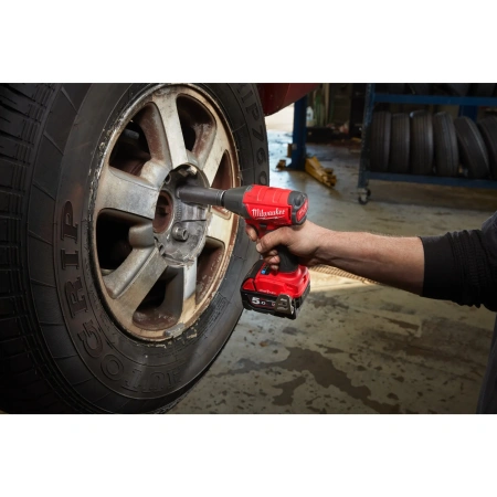 Аккумуляторный ударный гайковерт с фиксацией фрикционным кольцом Milwaukee M18 ONEIWF12-502X FUEL ONE-KEY (1/2'')  (Арт. 4933451374)