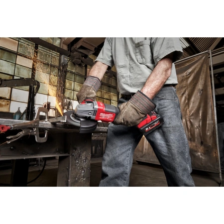 Аккумуляторная углошлифовальная машина (УШМ, Болгарка) Milwaukee M18 FHSAG125 XPDB-552X FUEL 125мм  (Арт. 4933471080)