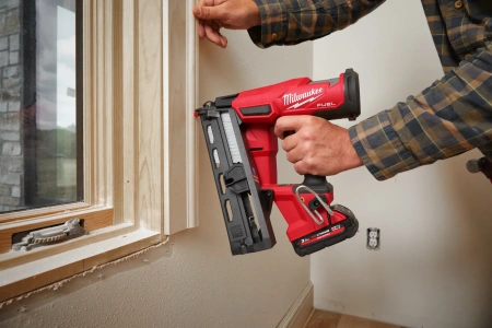 Аккумуляторный гвоздезабиватель(нейлер) с наклонным магазином Milwaukee M18 FN16GA-0 FUEL (Арт. 4933499154)