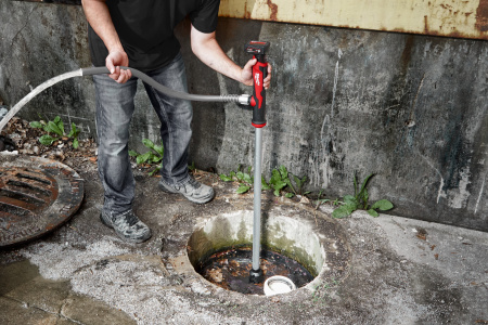 Аккумуляторный насос для перекачки воды Milwaukee M12 BSWP-601 (Арт. 4933479640)