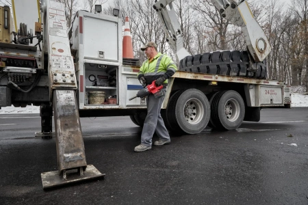Аккумуляторный высокомоментный ударный гайковёрт с D-образной рукояткой, фрикционным кольцом и удлиненным шпинделем Milwaukee M18 ONEFHIWF1D-121C [FORGE™] FUEL ONE-KEY (1'') (замена для 4933471756) (Арт. 4933499251)