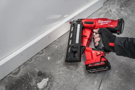 Аккумуляторный гвоздезабиватель(нейлер) с наклонным магазином Milwaukee M18 FN16GA-0 FUEL (Арт. 4933499154)